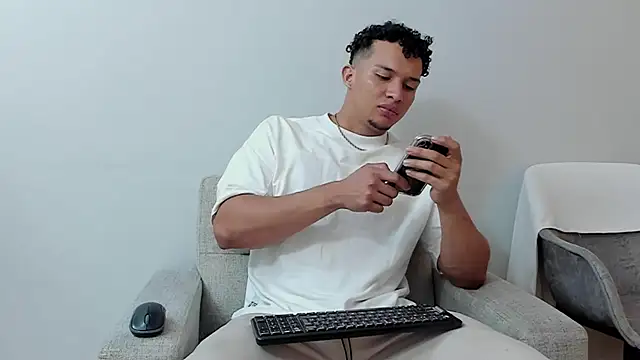 Snapshot of Dominick_star chatting on 02-26-25, 03:25 Dominick star online show from 02-26-25, 03:25