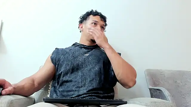 Snapshot of Dominick_star chatting on 02-01-25, 04:35 Dominick star online show from 02-01-25, 04:35