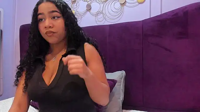 Sofi Fox  online show from 10-02-25, 07:17