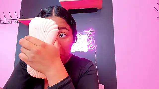 Sofi Fox  online show from 03-20-25, 01:15