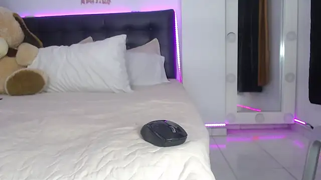 Sofieevans  online show from 10-01-25, 08:57