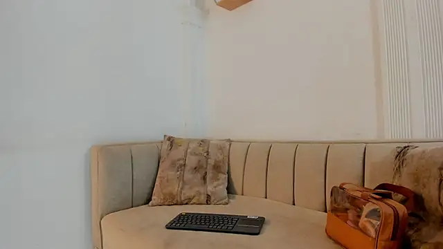 natalia aguirre1 online show from 11-07-25, 12:10