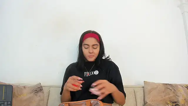 Snapshot of natalia_aguirre1 chatting on 10-14-25, 12:28 natalia aguirre1 online show from 10-14-25, 12:28