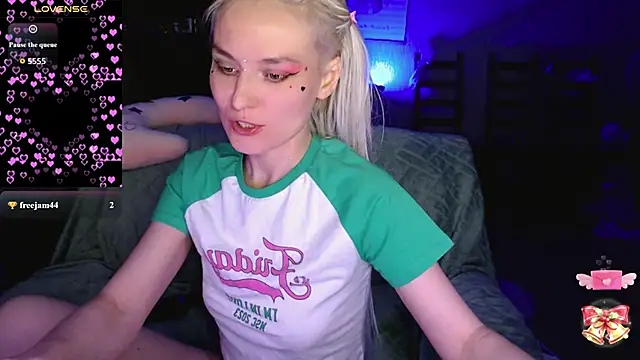 mischellemeow13 online show from 05-08-26, 10:46