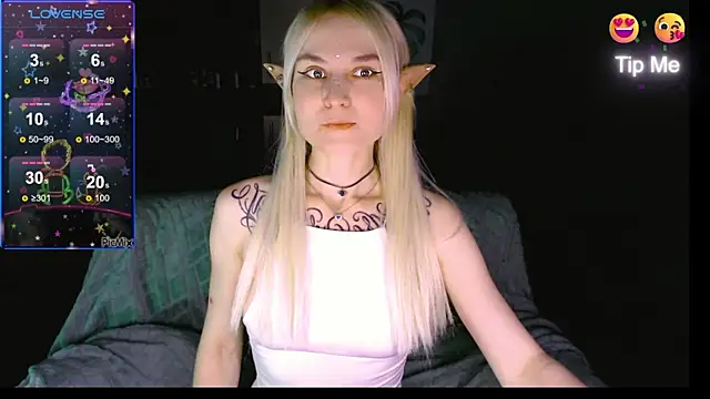Snapshot of mischellemeow13 chatting on 10-02-25, 10:24 mischellemeow13 online show from 10-02-25, 10:24