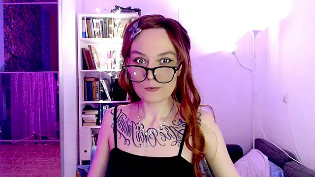 Snapshot of mischellemeow13 chatting on 02-09-25, 01:11 mischellemeow13 online show from 02-09-25, 01:11