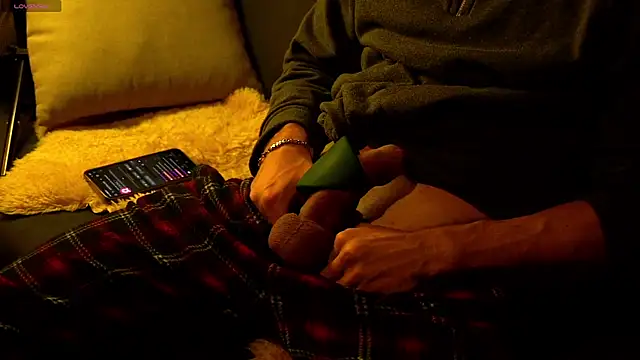 coupleofficial online show from 11-18-25, 10:13