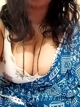 MONA DARLING31 online show from 06-18-26, 04:22