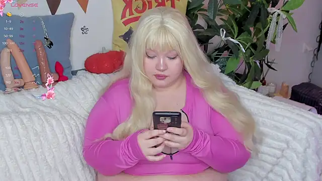 LilyBelll online show from 10-11-25, 05:36