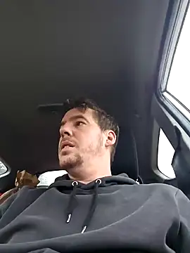 Titanhoott online show from 12-31-24, 08:37