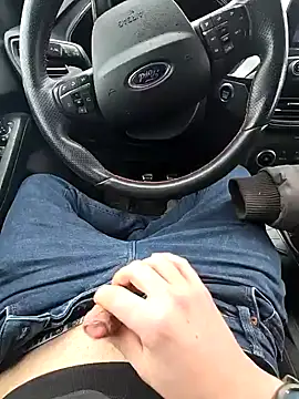 Titanhoott online show from 12-30-24, 01:36