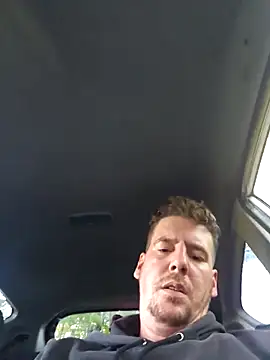 Titanhoott online show from 10-27-25, 01:01