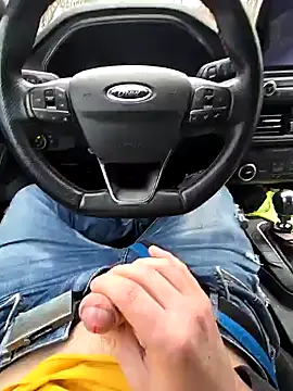 Titanhoott online show from 12-20-24, 01:33