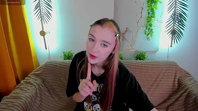 Lesi Moonie01 online show from 09-15-25, 07:20