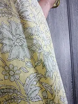 cutiecatty21 online show from 10-27-25, 08:37