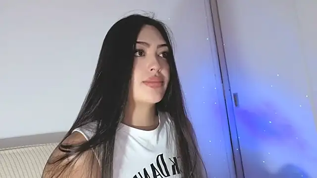 Sweet-Sophiee online show from 05-23-26, 02:21