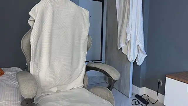 Snapshot of alyx_garden chatting on 02-05-25, 09:36 alyx garden online show from 02-05-25, 09:36