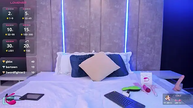 Snapshot of MaxiRogers chatting on 03-18-25, 10:37 MaxiRogers online show from 03-18-25, 10:37