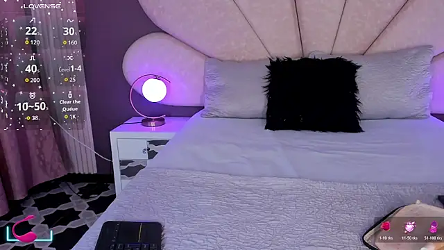 MaxiRogers online show from 12-21-25, 11:45