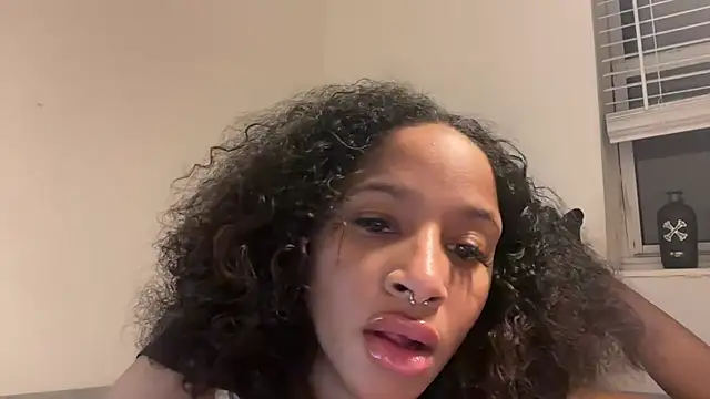 Snapshot of shandiloveslemonss chatting on 10-23-25, 11:25 shandiloveslemonss online show from 10-23-25, 11:25