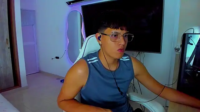 Snapshot of kittyandrick chatting on 11-08-25, 05:22 kittyandrick online show from 11-08-25, 05:22