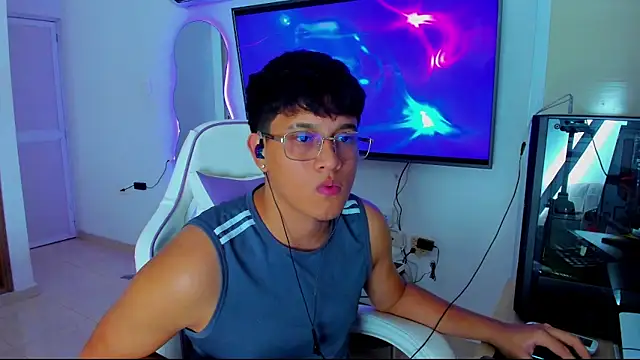 Snapshot of kittyandrick chatting on 11-12-25, 01:32 kittyandrick online show from 11-12-25, 01:32