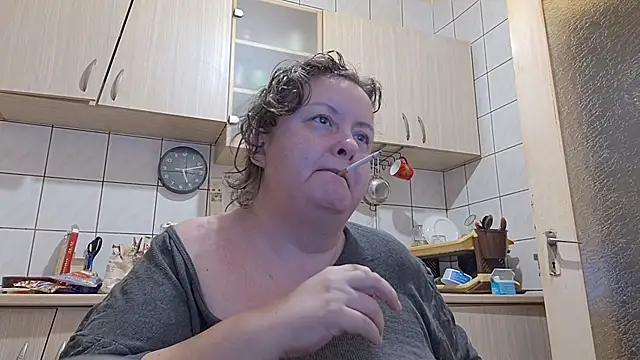 Snapshot of melissaBlessing chatting on 10-11-25, 02:12 melissaBlessing online show from 10-11-25, 02:12