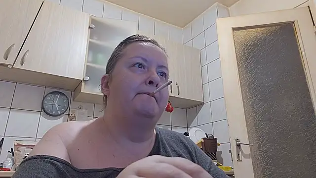 Snapshot of melissaBlessing chatting on 10-04-25, 02:02 melissaBlessing online show from 10-04-25, 02:02