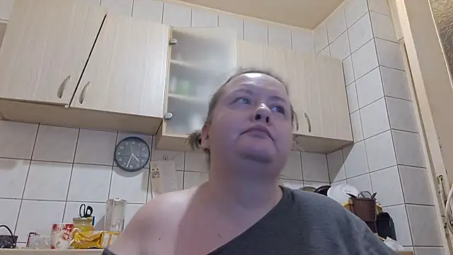 Snapshot of melissaBlessing chatting on 12-15-25, 02:28 melissaBlessing online show from 12-15-25, 02:28