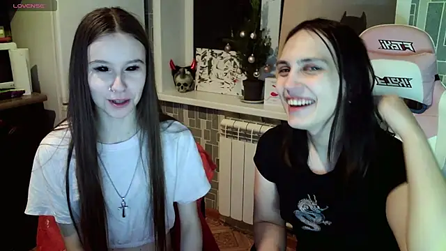 Snapshot of BlackHe4rts_ chatting on 01-18-25, 12:46 BlackHe4rts  online show from 01-18-25, 12:46