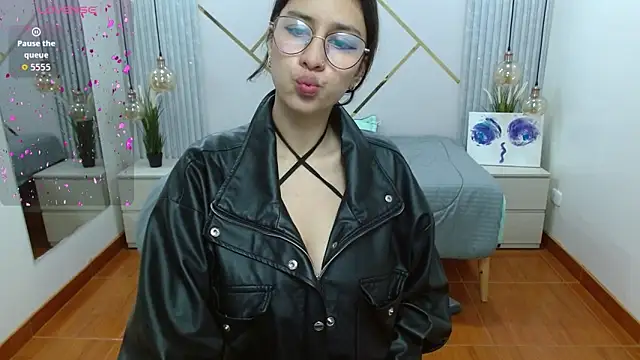 Lita Rogers online show from 03-25-26, 01:10