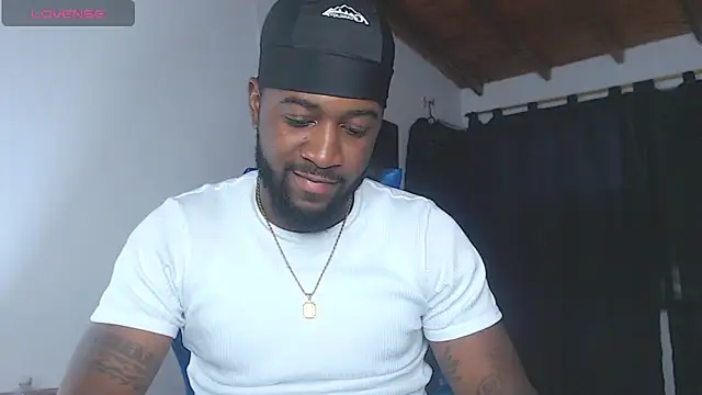 Snapshot of Drake_Nassir4 chatting on 06-12-26, 04:43 Drake Nassir4 online show from 06-12-26, 04:43