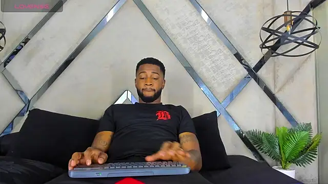 Drake Nassir4 online show from 10-16-25, 05:54