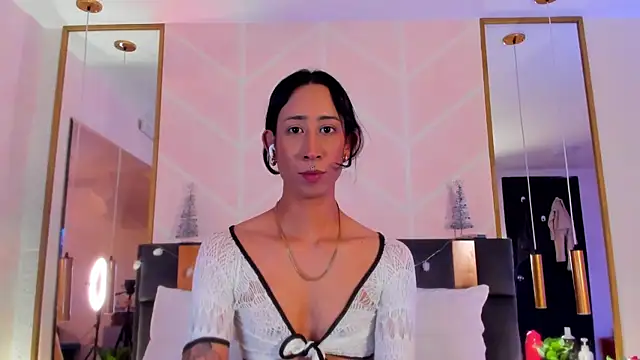 GabyPetit online show from 11-18-25, 08:01