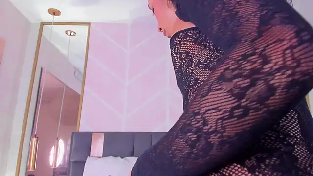 GabyPetit online show from 12-18-25, 08:23