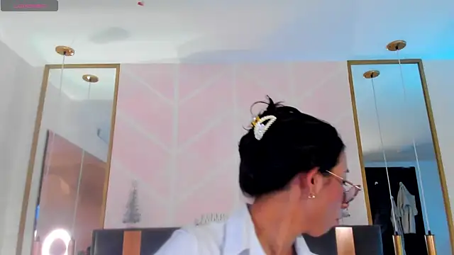 GabyPetit online show from 11-14-25, 08:01