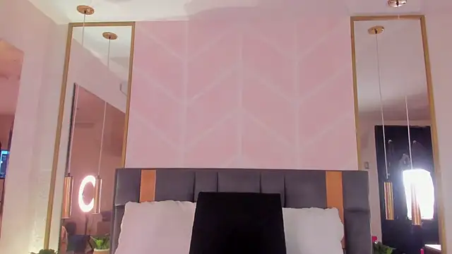 GabyPetit online show from 12-19-25, 07:49