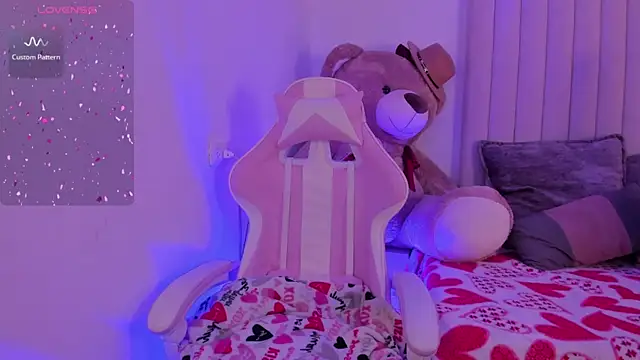 Emilyymilleer  online show from 03-21-25, 03:46