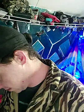 Boo-boo kittyfux online show from 10-23-25, 04:38