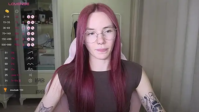 Snapshot of littlevildevil chatting on 09-19-25, 11:03 littlevildevil online show from 09-19-25, 11:03
