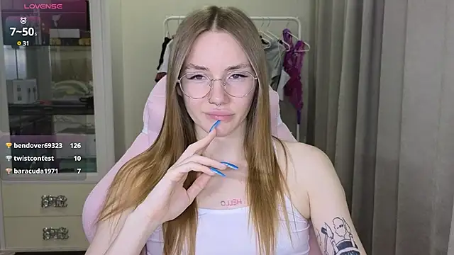 Snapshot of littlevildevil chatting on 02-21-25, 02:59 littlevildevil online show from 02-21-25, 02:59