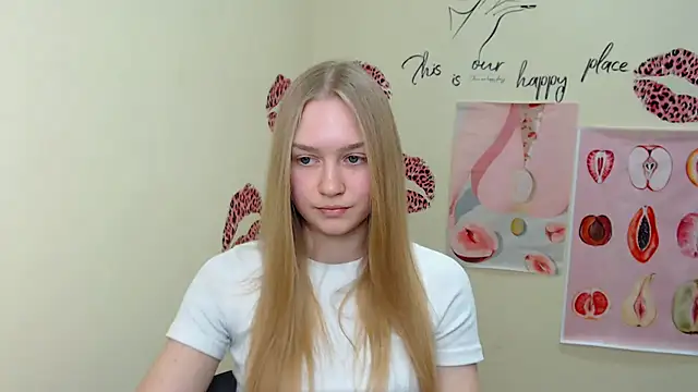Snapshot of MademoiselleCl chatting on 02-08-25, 10:18 MademoiselleCl online show from 02-08-25, 10:18