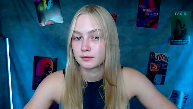 Snapshot of MademoiselleCl chatting on 10-18-25, 05:04 MademoiselleCl online show from 10-18-25, 05:04