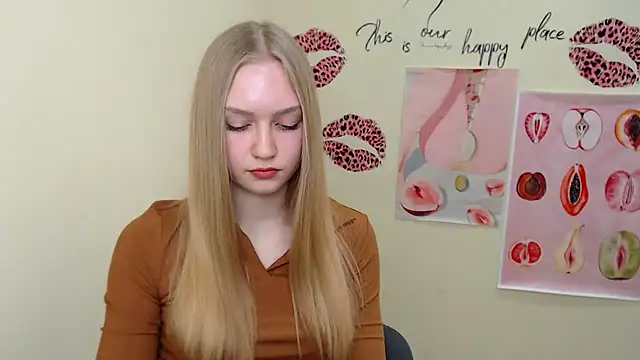 Snapshot of MademoiselleCl chatting on 02-05-25, 10:19 MademoiselleCl online show from 02-05-25, 10:19