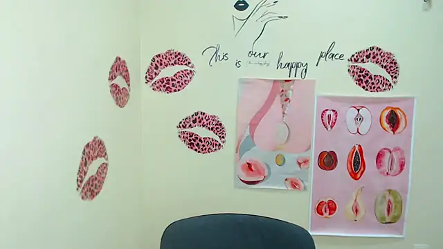 Snapshot of MademoiselleCl chatting on 03-15-25, 07:20 MademoiselleCl online show from 03-15-25, 07:20