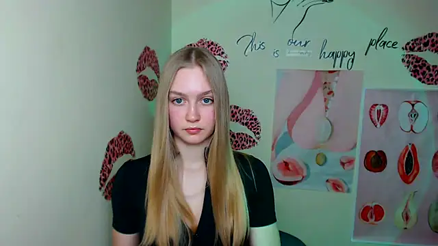 Snapshot of MademoiselleCl chatting on 03-15-25, 04:54 MademoiselleCl online show from 03-15-25, 04:54