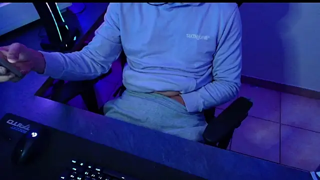 Snapshot of Vlad230323 chatting on 12-04-24, 04:10 Vlad230323 online show from 12-04-24, 04:10