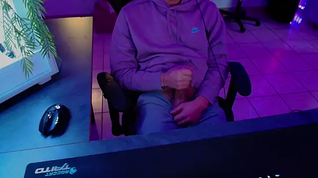 Snapshot of Vlad230323 chatting on 12-09-24, 03:22 Vlad230323 online show from 12-09-24, 03:22