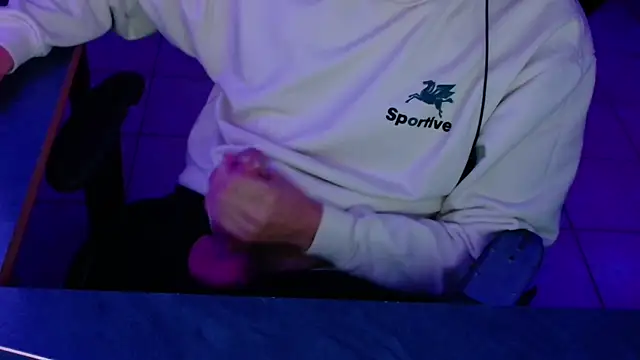 Snapshot of Vlad230323 chatting on 11-23-25, 09:47 Vlad230323 online show from 11-23-25, 09:47