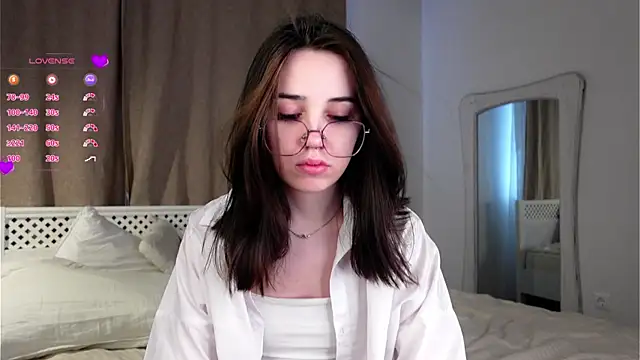 Snapshot of GillianDowdey chatting on 02-26-25, 01:25 GillianDowdey online show from 02-26-25, 01:25